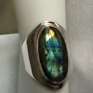 Blue Labradorite Gemstone (17.10 cts) in Sterling Silver Ring